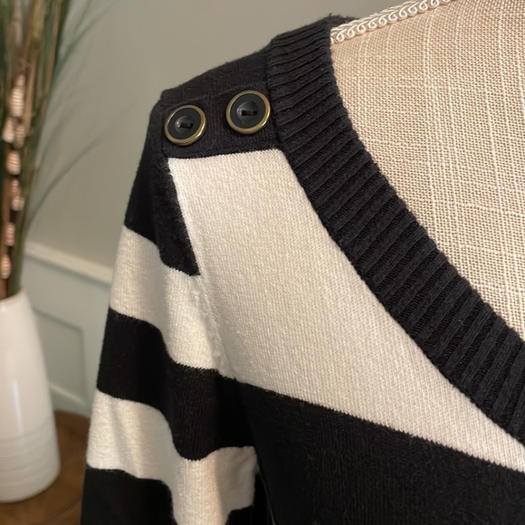 Black and white striped dress - Picture 3 of 9